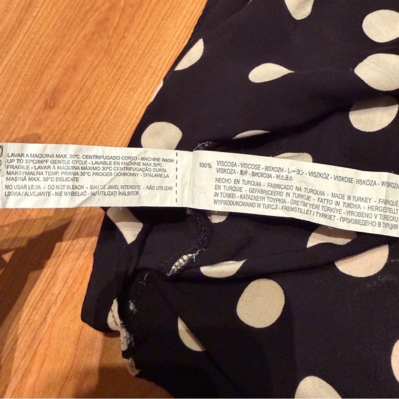 Zara Trafaluc Women’s Black & White Polka Dot Sleeveless Blouse Top size Large - Picture 6 of 9